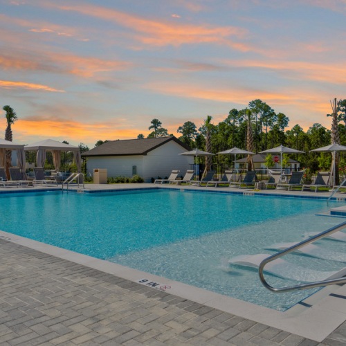 Relax & unwind poolside